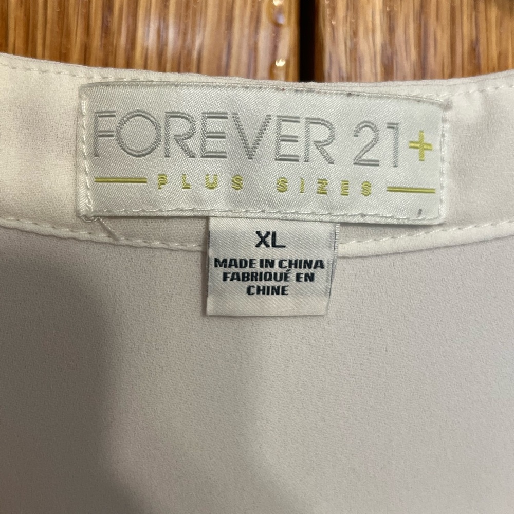 Ivory zip front long sleeve blouse. Forever 21 +. Size XL. Gathered back - Picture 5 of 6